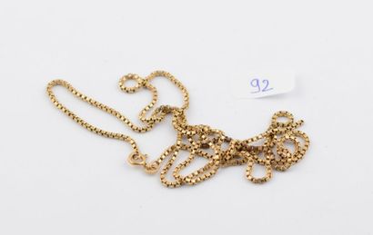 Chaine en or poids: 10,5 g (cassée)