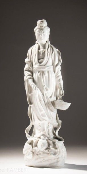 CHINE, XXème siècle
Femme en porcelaine blanche
H:...