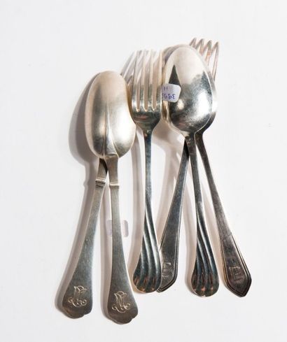 Lot de 3 couverts de baptême dont un Puiforcat.
Poids:...