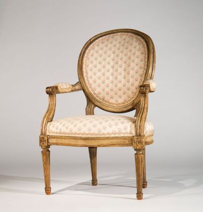 Fauteuil d'enfant, à dossier médaillon, les...