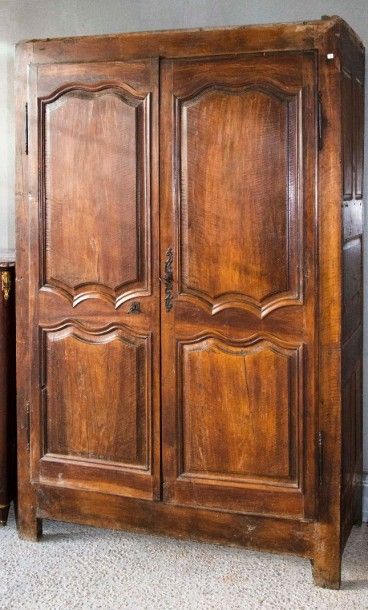 Armoire, ouvrant à deux vantaux. Acciden...