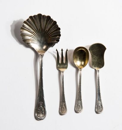 Ensemble de 4 couverts à dessert en argent...