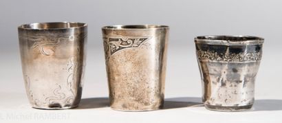 Lot de 3 timbales en argent gravé.
Poids:...