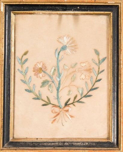Broderie à décor de bouquet de trois fleurs,...