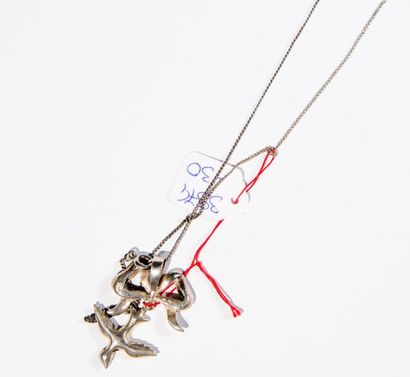 Pendentif Saint-Esprit en argent à décor...