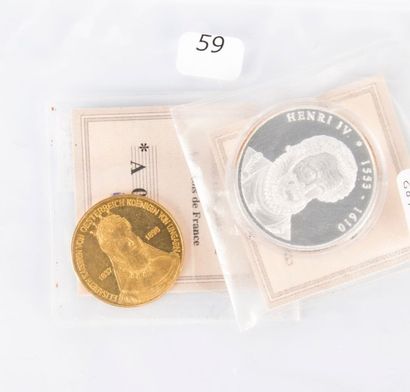 (*) Deux médailles: une médaille Henri IV...