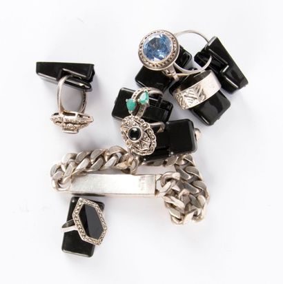 Ensemble de petits bijoux en argent comprenant:...