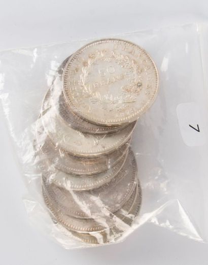 9 Pièces argent 50 FF.
Poids: 269,9 g