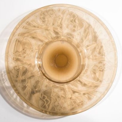 DAUM
Coupe en verre fumé. D: 45 cm