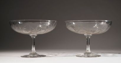 Paire de coupes sur pied en cristal.
H 15...