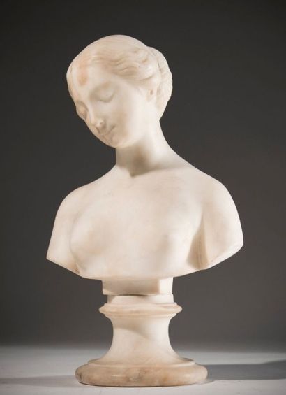 PUGI
Buste de jeune femme en marbre
H: 34...