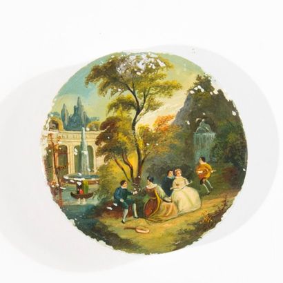 Boite circulaire en ivoire à décor d'une...