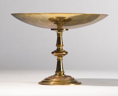 Coupe en cuivre et laiton à décor de l'Amour...