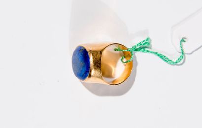 Bague chevalière en or jaune, ornée d'un...