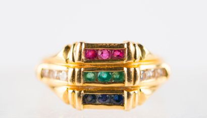 Bague en or ornée de rubis, émeraudes et...