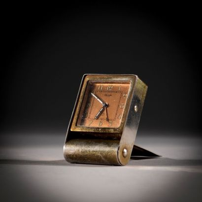 JAEGER, vers 1930

Pendulette réveil de voyage.
La...