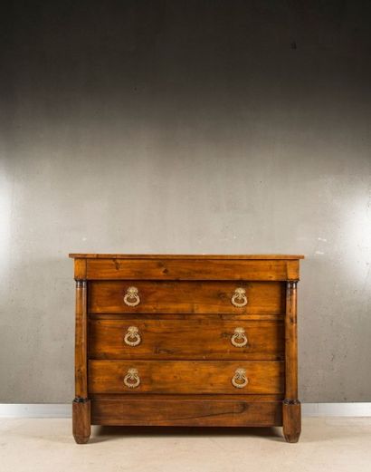 Commode en bois naturel, les montants en...