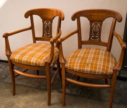 Paire de fauteuils en noyer, Epoque Rest...