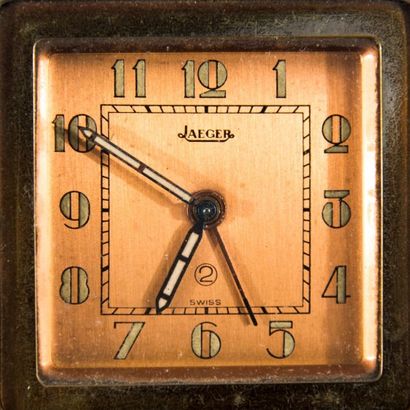 JAEGER, vers 1930

Pendulette réveil de voyage.
La...