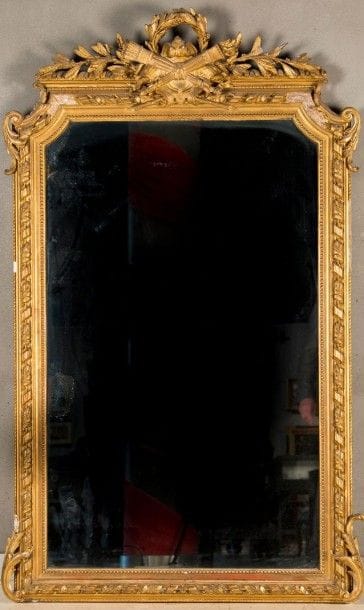 Miroir en bois et stuc XIXe siècle.
H: 170,...