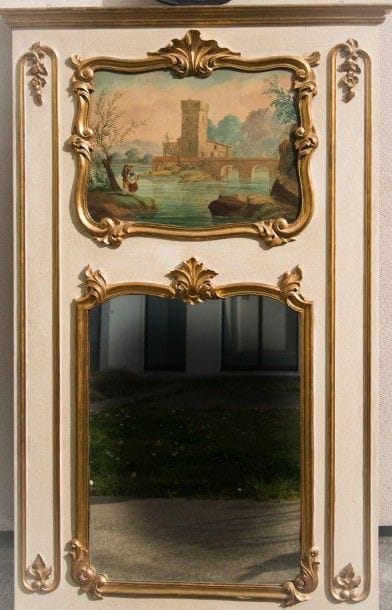 Trumeau en bois doré et laqué blanc, toile...