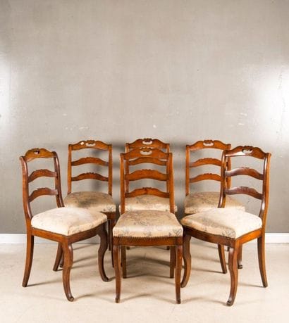Six chaises aux pieds sabres arrière