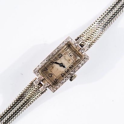 LONGINES

Bracelet-montre de dame en platine...