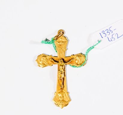 Croix en or jaune Poinçon tête d'aigle.
Poids:...