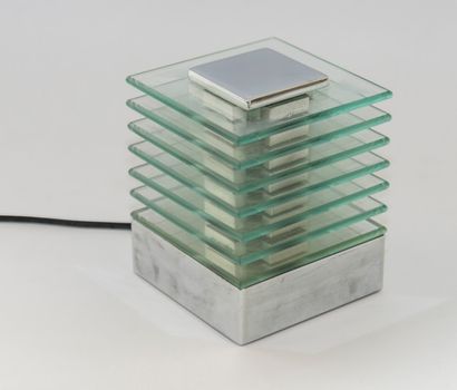 * D'après DESNY
Lampe à poser de section...