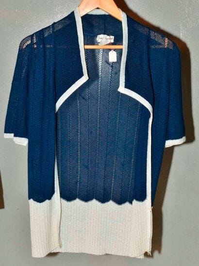 Louis FERAUD.
Ensemble robe et gilet en lainage...
