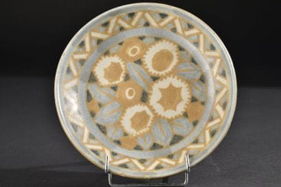 Charles CATTEAU. 
Plat en grès à décor de...