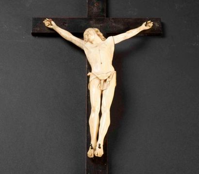 Christ en ivoire. Fin 18è/début 19è. H: 22...
