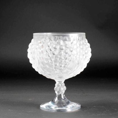LALIQUE
coupe aux raisins. H: 29 cm. Vendu...