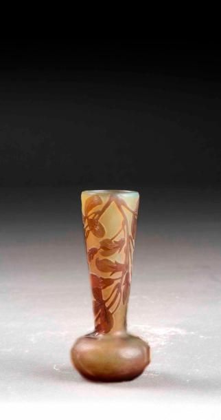Emile GALLE (1846 - 1904)
Vase à col évasé...