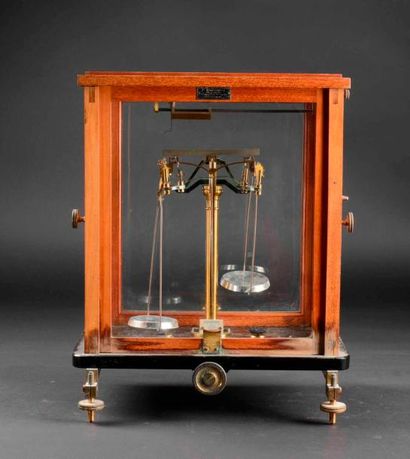 Balance de précision de marque SARTORIUS...