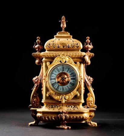 Pendule en bronzes ajourés de couleurs de...