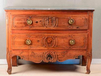 Commode provençale en bois mouluré sculpté,...