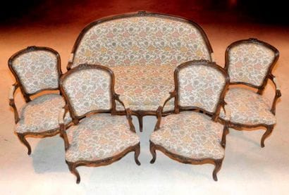 Mobilier de salon en bois naturel mouluré...