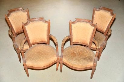 Suite de 4 fauteuils dossier en cabriolet...
