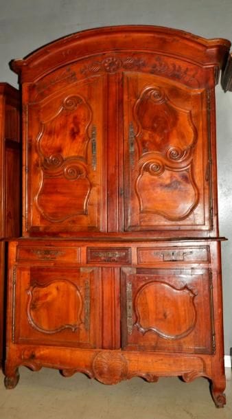 Buffet deux corps en bois naturel mouluré,...