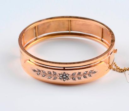Bracelet rigide en or jaune pavé de roses,...