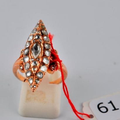 Bague marquise or rose et diamants taillés...