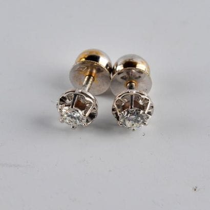 Paire de boutons d'oreilles ornés de diamants...