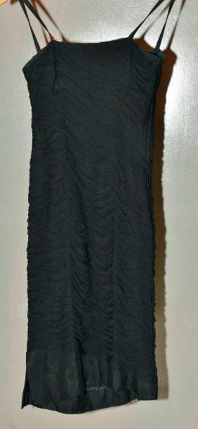 ANONYME.
Robe fourreau en soie bouillonée...