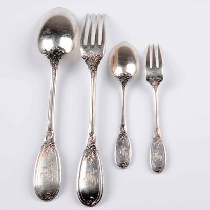 Partie de ménagère de couverts en argent...