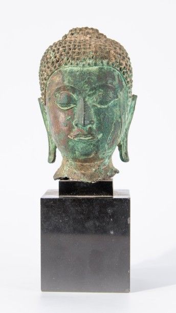 CHINE
Tête de Bouddha en bronze à la cire...