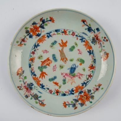 CHINE, DYNASTIE QING
Petit plat en porcelaine...