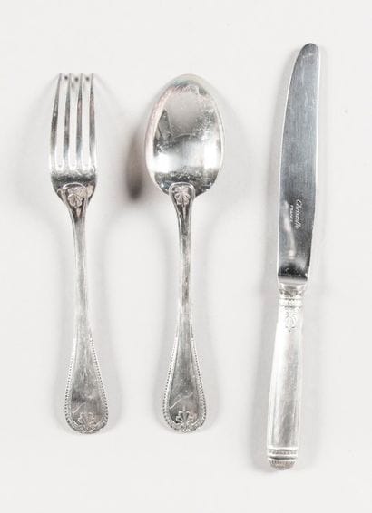 CHRISTOFLE
Ménagère en métal argenté dans...