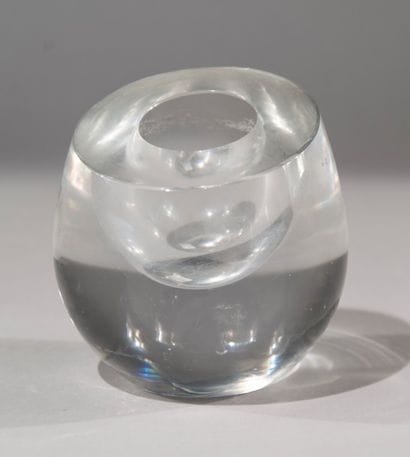 * BACCARAT
Vase en cristal moulé.
Signé.
H:...