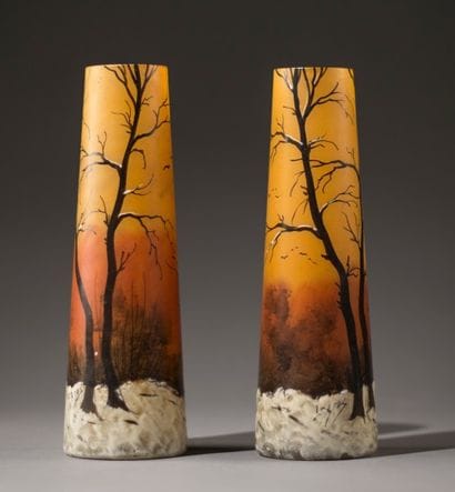 LEGRAS
Paire de vases en verre à décor de...
